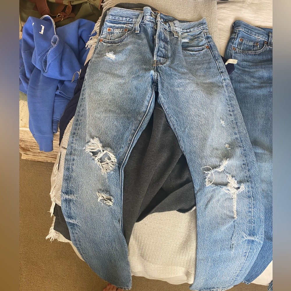Levi’s 501 Light-wash denim Size 24